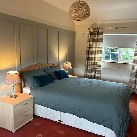 Sleeps 6 Three Bed Modern House Near Dcu And Airport Private Parking Casa vacanze