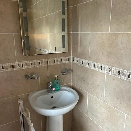 Sleeps 6 Three Bed Modern House Near Dcu And Airport Private Parking Casa vacanze *